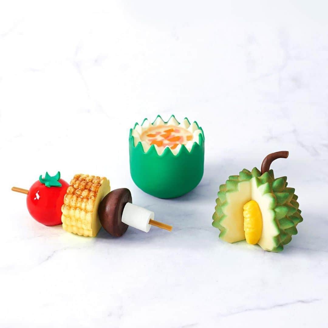 DOMINIQUE ANSEL BAKERYさんのインスタグラム写真 - (DOMINIQUE ANSEL BAKERYInstagram)「The newest additions to our  Hong Kong pastry case at @dangwenlihk: * Summer BBQ Skewer: a skewer of tomato (actually made of made of mascarpone mousse and cherry tomato jam), grilled corn (made of white sesame whipped ganache with brown sugar crumble), and a mushroom (made of dark chocolate Chantilly with crunchy feuilletine and marshmallow), all on a chocolate bamboo skewer * Winter Melon: a local favorite - chilled winter melon soup - has been turned into a mousse cake made of fragrant pandan crémeux, lemongrass mousse, and chocolate crispy puffed rice  * Durian: the local delicacy transformed into a cake with silky tofu mousse, red sugar ginger crémeux, and brown sugar ginger sablé (and surprise, it’s actually durian-free!)」8月22日 1時48分 - dominiqueansel