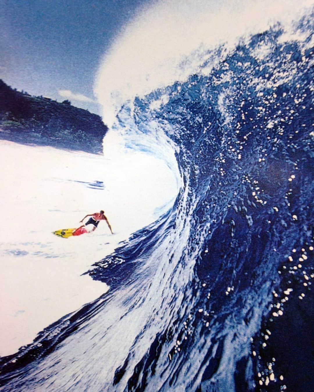 クラーク・リトルさんのインスタグラム写真 - (クラーク・リトルInstagram)「Surfing pipe in the late 90s. Photo Aaron Loyd #clarklittle 🆑」8月22日 1時58分 - clarklittle