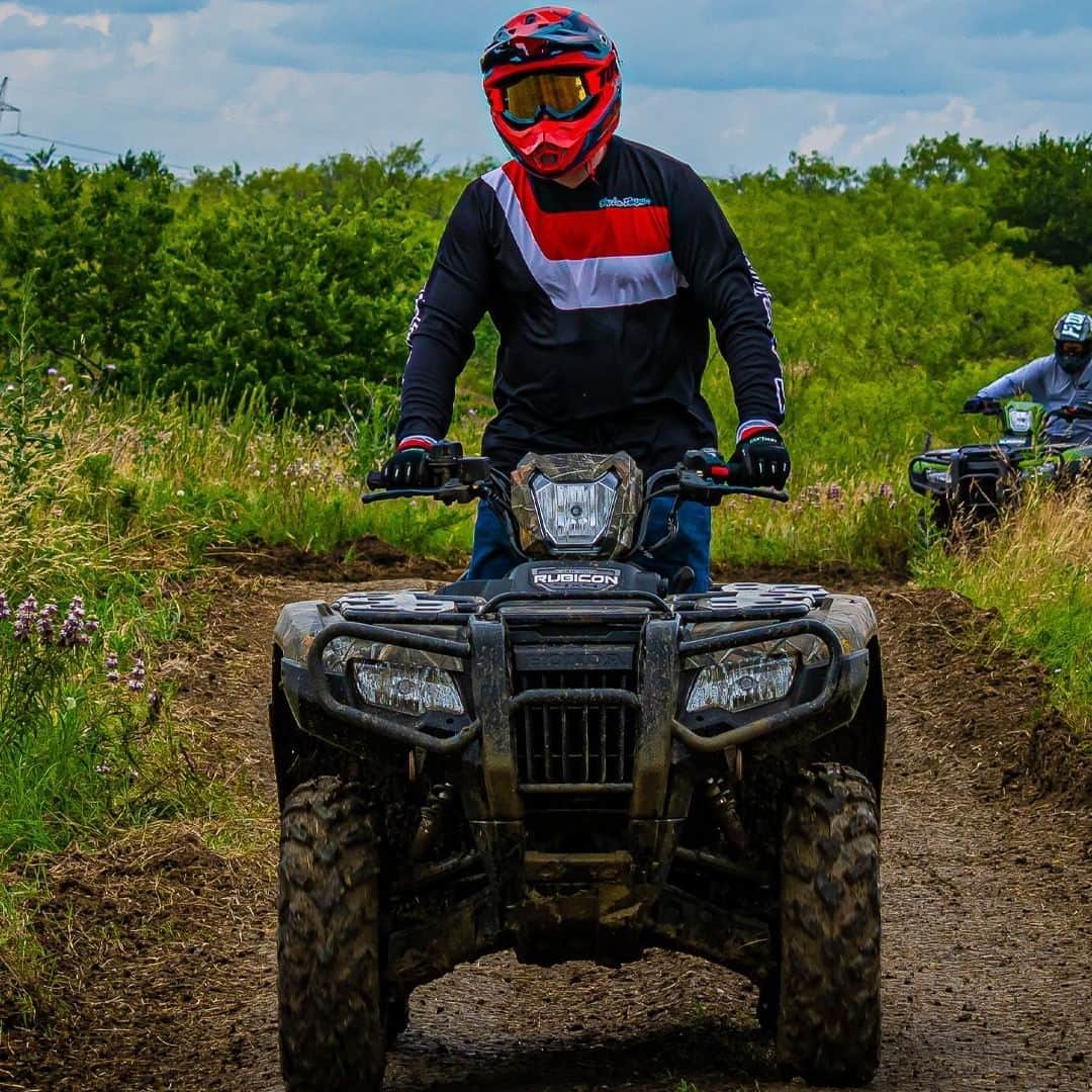 Honda Powersports USさんのインスタグラム写真 - (Honda Powersports USInstagram)「Never cut corners when it comes to your tools. What do you do with your #hondaatv ?  #betteronahonda」8月22日 2時00分 - honda_powersports_us