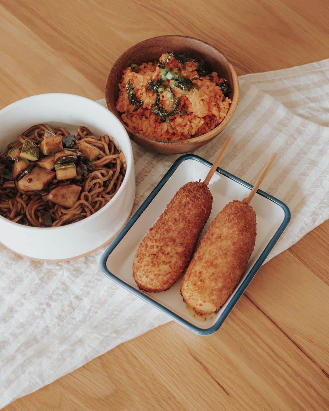 W E Y L I Eのインスタグラム：「I can still hear the crunch of that breaded mozzarella fish cake stick 🤤🍢 New video of me trying Korean instant food is up on my main channel!」