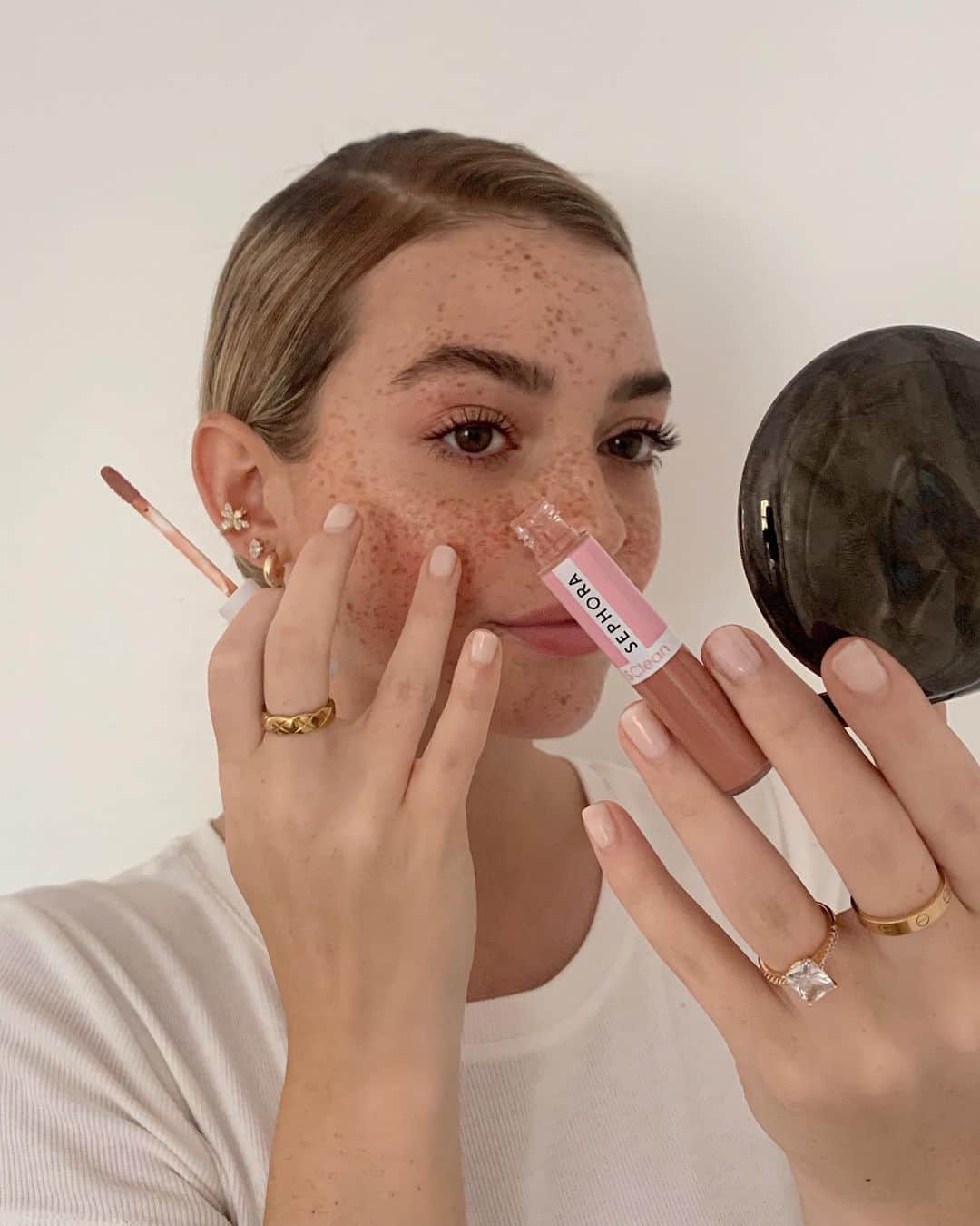 Kelsey Simoneさんのインスタグラム写真 - (Kelsey SimoneInstagram)「Taking care of your skin is so important. Knowing what’s in your makeup products can change your skin! I just uploaded a clean makeup tutorial using @sc Clean products, all under $20! Clean skincare & makeup that is high in quality, low in price, tap the link in my bio to watch ✨#sephoracollection #beautyuncomplicated #ad」8月22日 2時03分 - k.els.e.y