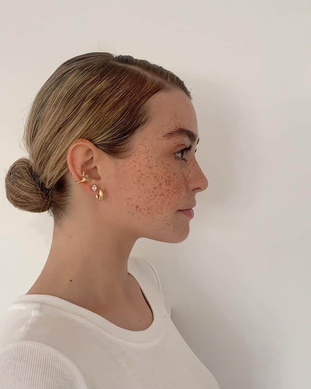 Kelsey Simoneのインスタグラム：「Taking care of your skin is so important. Knowing what’s in your makeup products can change your skin! I just uploaded a clean makeup tutorial using @sc Clean products, all under $20! Clean skincare & makeup that is high in quality, low in price, tap the link in my bio to watch ✨#sephoracollection #beautyuncomplicated #ad」