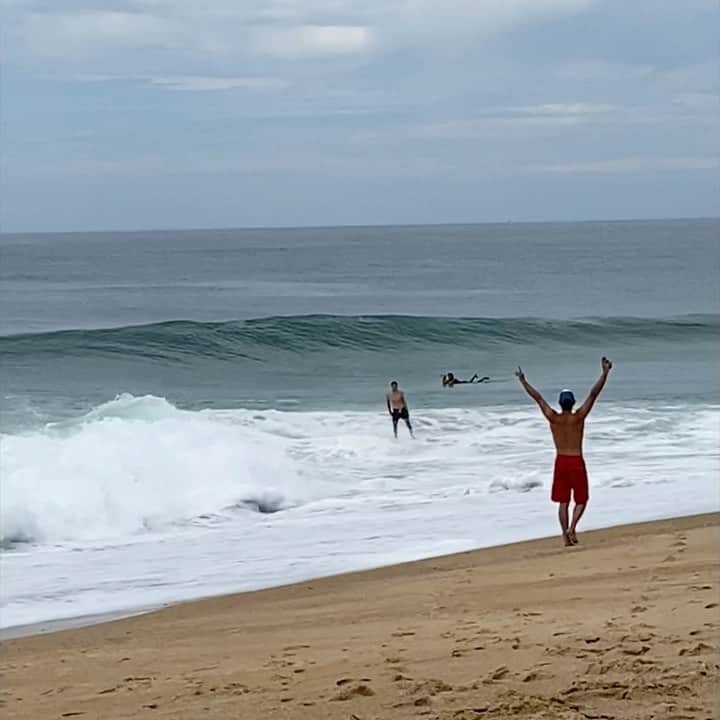 ヴィンセント・ミルウ のインスタグラム：「SHAKA 🏄💫」