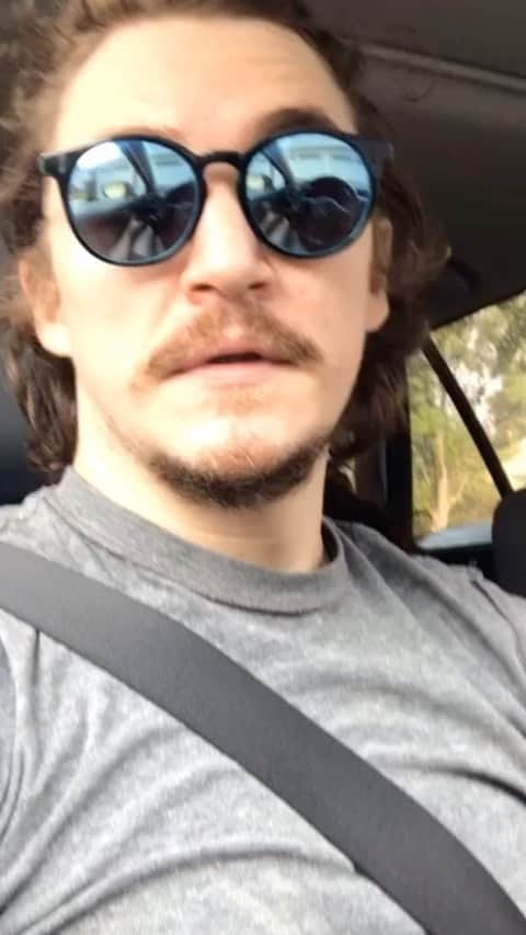 カイル・ガルナーのインスタグラム：「So I have some time to kill. I put my phone on shuffle and did ten songs. No skips no nothing... it could have been anything! I’m surprised no metal or hardcore  came up haha. I actually surprised myself with how many memories came up from specific songs. Quite a few having to do with @mrjakeabel strangely enough. Watch... don’t watch... enjoy... don’t enjoy... no rules :) happy Friday.」