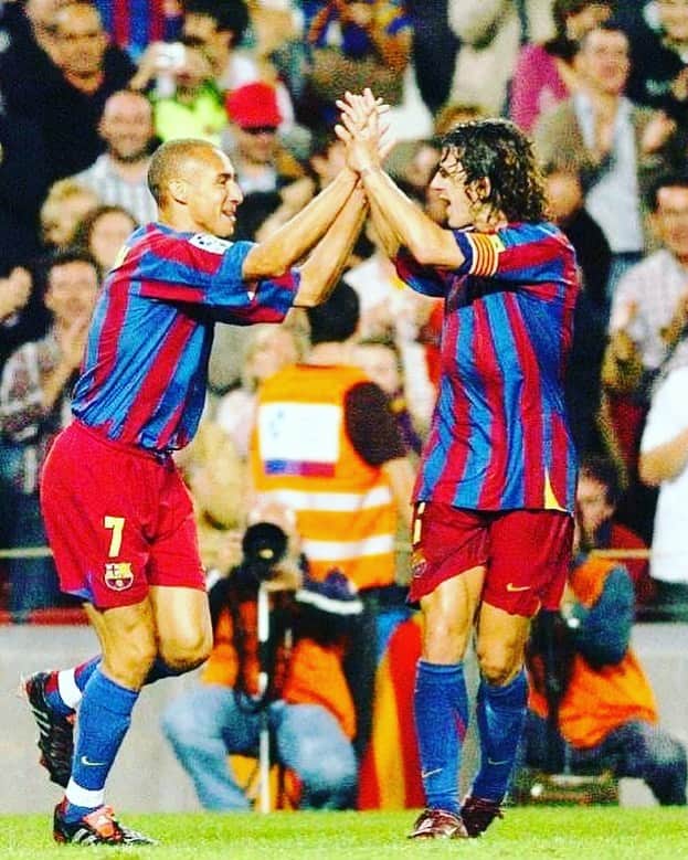 カルレス・プジョルのインスタグラム：「Feliz por tu vuelta al @fcbarcelona. Mucha suerte, amigo. 💪💙❤️」