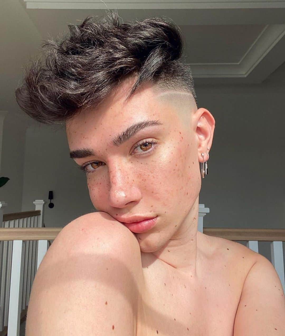 Nylon Magazineさんのインスタグラム写真 - (Nylon MagazineInstagram)「#JamesCharles fully and publicly shaded #LaurenConrad and her new beauty line, and things got messy real quick. Link in bio for everything the YouTuber initially said, plus the apology he issued after acknowledging some of the “nasty” comments he let slip. [📷: James Charles]」8月22日 2時10分 - nylonmag