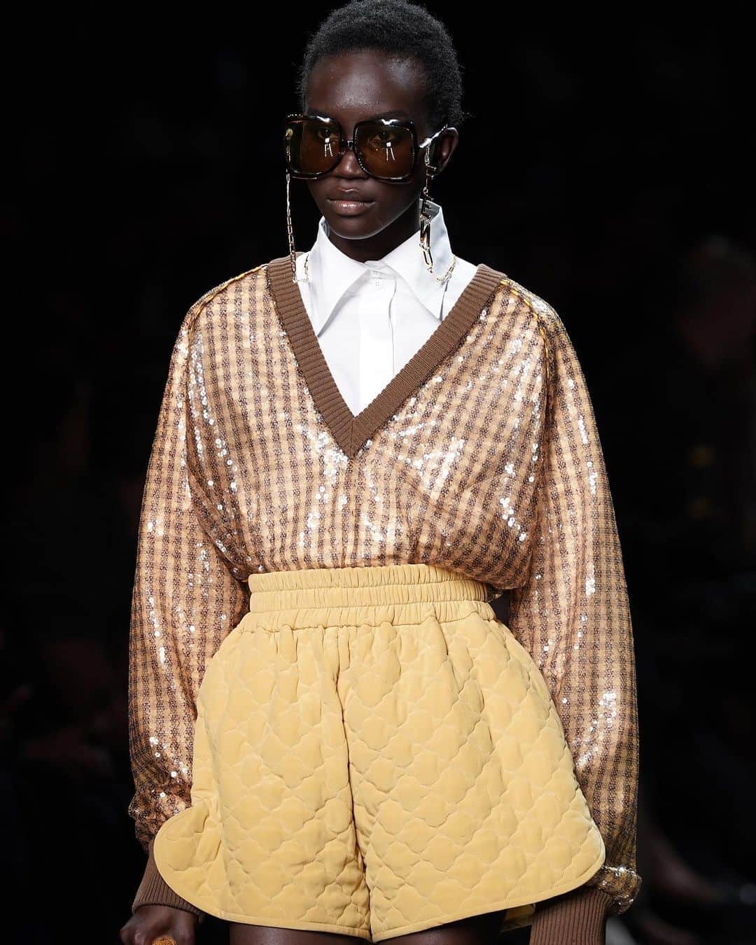 Fashion Weekのインスタグラム：「Staying neutral on the @fendi runway at #MFW September 2019. 📸 by @gettyimages」