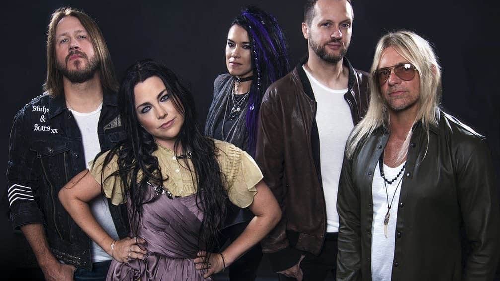 Kerrang!さんのインスタグラム写真 - (Kerrang!Instagram)「From Fallen to The Bitter Truth, we ranked Evanescence’s all-time best songs. Read the list now over at Kerrang.com! What's your all-time favourite Evanescence track? 🙌  ⠀⠀⠀⠀⠀⠀⠀⠀⠀ @evanescenceofficial #kerrang #kerrangmagazine #evanescence #amylee #bringmetolife #myimmortal #rock #rockmusic #goth」8月22日 3時00分 - kerrangmagazine_