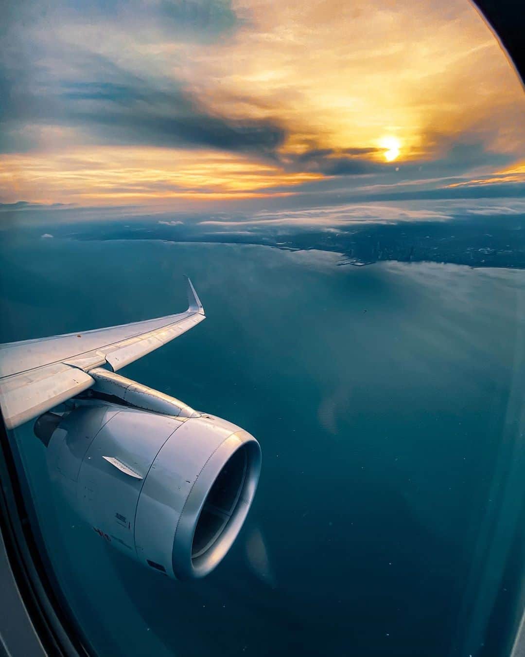 アメリカン航空のインスタグラム：「On a scale from one to weekend, where do you land?  📷 by @theplanetruth」