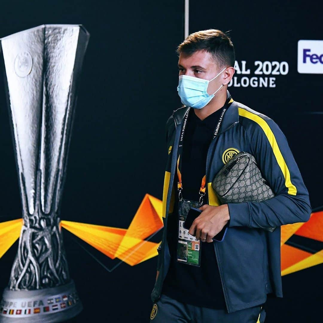 インテルナツィオナーレ・ミラノさんのインスタグラム写真 - (インテルナツィオナーレ・ミラノInstagram)「THE NERAZZURRI ARRIVING AT THE STADIUM! 🏟📸 #Inter #ForzaInter #SivigliaInter #SevillaInter #UELFinal #UEL #Football」8月22日 3時16分 - inter