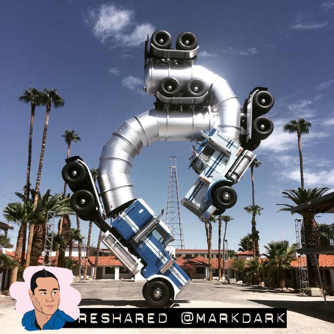 Tony Hsiehのインスタグラム：「#Reshare Big Rig Jig by Mike Ross at Downtown Project, Las Vegas, NV, #DTPLV, Fremont @ 11th St, Fergusons Motel, #lasvegas  #TonysRabbitHoleTour *Posted by Michelle」