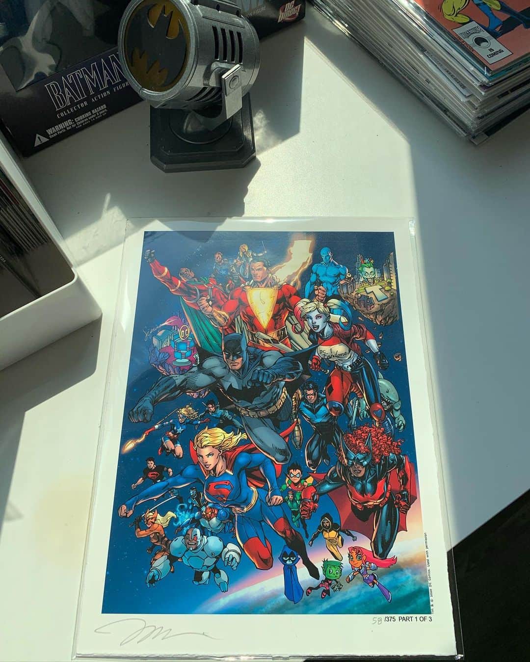 ジョーイ・ブラッグのインスタグラム：「Thanks so much @dccomics and @jimlee! Happy #DCFandome Eve to us all!!!」