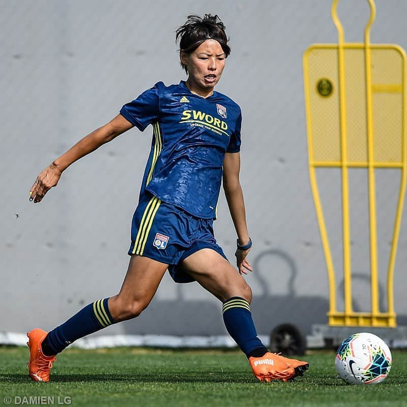 熊谷紗希さんのインスタグラム写真 - (熊谷紗希Instagram)「J-1 #OLFCB 🔴🔵👊🏻 @ol  Champions League⚽️ @uwcl  最高の舞台精一杯楽しみたいと思います🤩🙌🏻 左足開くと、左手も開くのなんでだろ😂🤔」8月22日 3時24分 - kumagai1017