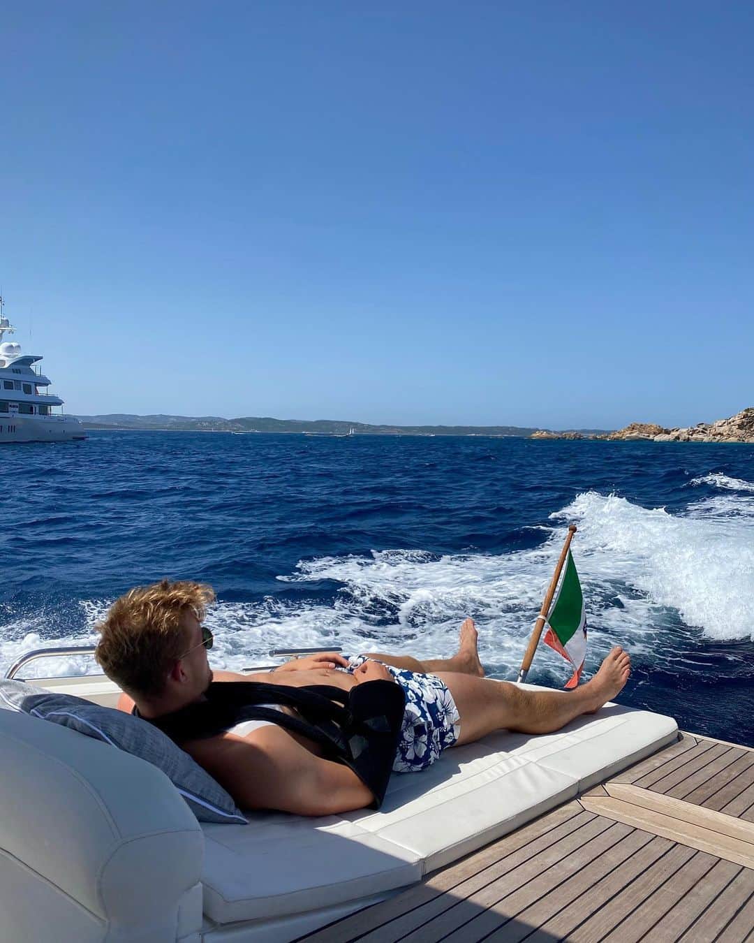 マタイス・デ・リフトのインスタグラム：「Rest and recover 😎☀️」