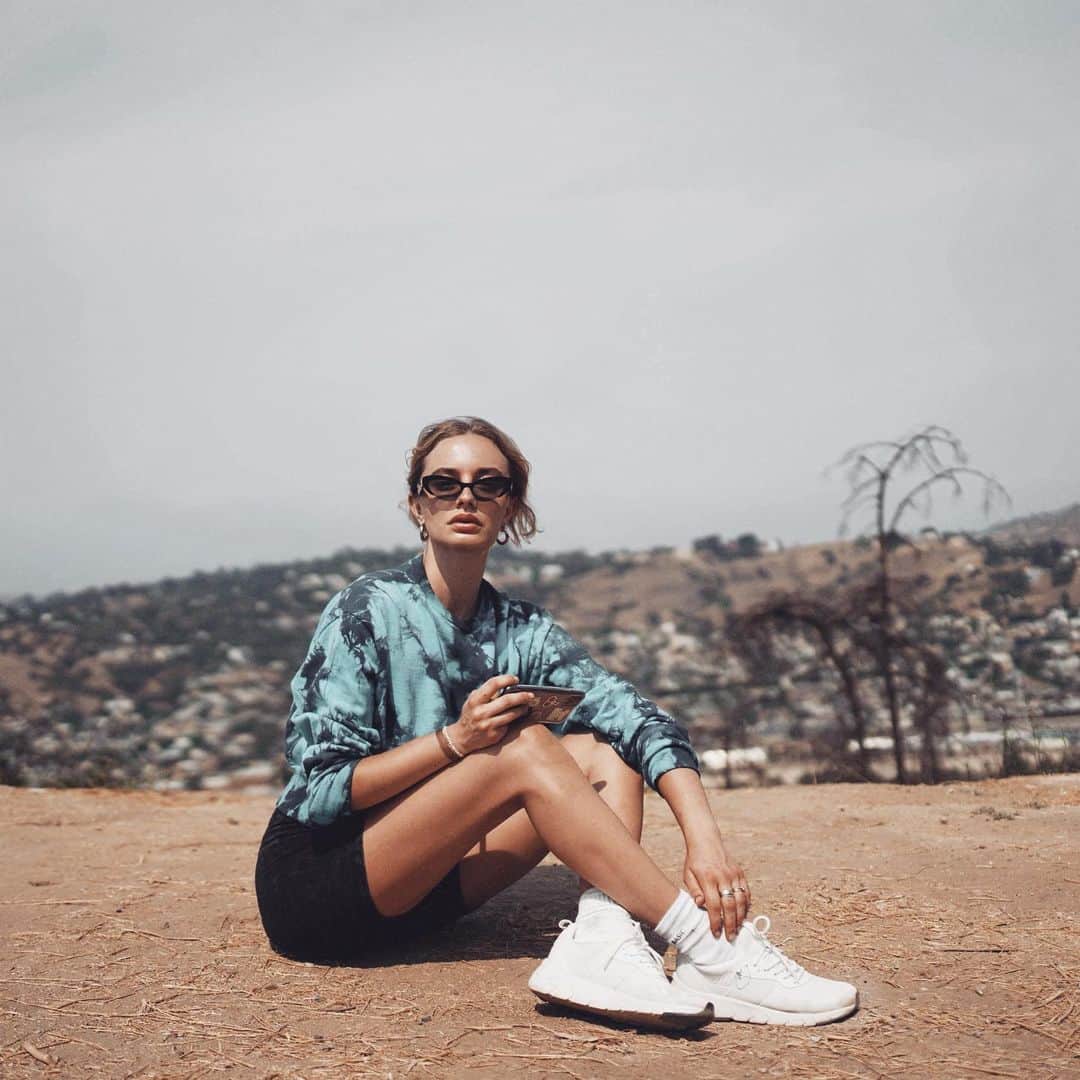 SONYA ESMANのインスタグラム：「"How do you deal with anxiety?" I've been asked this question countless times throughout the years, yet my answer is always the same.   If I feel anxiety building out of nowhere, I literally put on my shoes, lock the door, and WALK. You don't need a set route or speed; flow through it. My best advice is to walk to do an errand - or have a destination in mind that you'd need to go to regardless. Moving through the physical body is incredibly cleansing, especially if you've felt trapped in your mind.   If you walked instead of drove a car to the grocery store every day, imagine how much you'd be reducing your carbon footprint. And beyond that, how much stronger and more empowered you would feel in your shoes- which I have to give words of love and respect to @avrelife for. Thank you for making the most mind-blowingly sustainable exercise gear- and these gorgeous sneakers. When in doubt, walk it out :) #lifeinAVRE #AVREambassador」