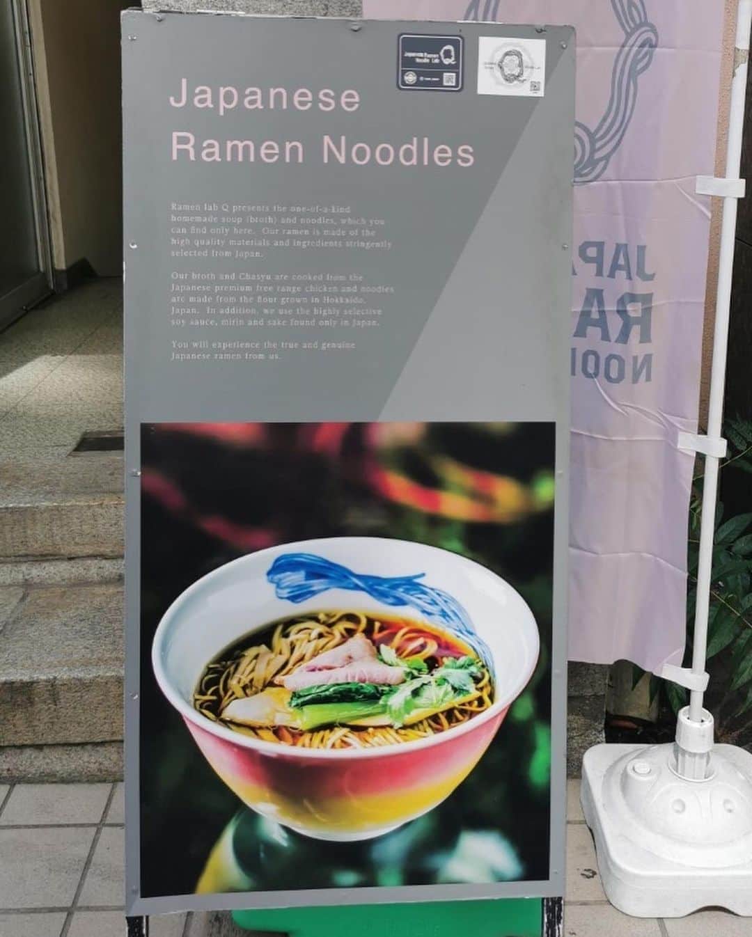 にゃんさんゴルフさんのインスタグラム写真 - (にゃんさんゴルフInstagram)「. . おすすめしてもらった札幌のらーめん❤️ Japnese Ramen Noodle Lab Q🍜 @qmen_sapporo   しょうゆらーめん食べたよ💕 スープがやさしかった🤤うんま〜  Tシャツは @choa_japan  みきひめがくれた💕 しっかりとしてる生地^_^かわいいー♡ ありがとー❤️😋👕  #らーめん#ラーメン#らーめん大好き#らーめん女子 #らーめん部 #らーめんインスタグラマー #らーめん好きな人と繋がりたい #らぁ麺#醤油#醤油らぁ麺 #らーめん倶楽部 #札幌旅行#女子旅#親友旅#国内旅行#札幌おすすめ#札幌インスタ映え #札幌ランチ#Tシャツ#qmen#sapporo #sapporofood #Noodle#ramen#trip#tripgram#Japneseramenchoa」8月22日 4時01分 - miiiii0228