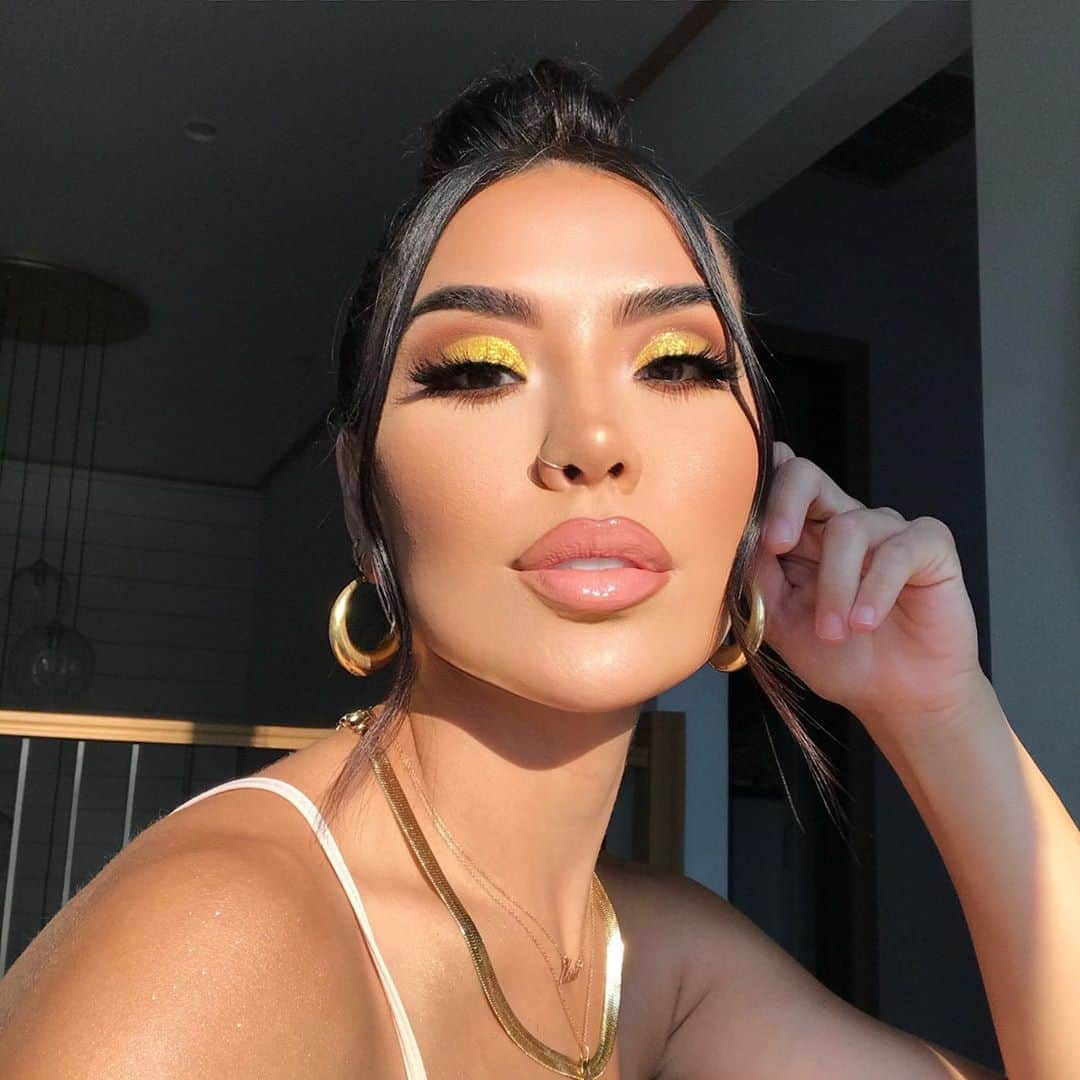 iluvsarahiiさんのインスタグラム写真 - (iluvsarahiiInstagram)「Getting into the fall vibes with this eye makeup look 😍who tuned into this live ?! __________________________________________ Brows  @benefitcosmetics Brow Microfilling Pen in Medium brown  Eyes  @nyxcosmetics Ultimate Utopia Palette  Liner  @nyxcosmetics Epic Ink Linker  Lash  @beautycreations.cosmetics in Day dream  Face  @nyxcosmetics Born to glow concealer in vanilla and true beige +  @narsissist Soft Matte Foundation in Stromboli  Bronzer  @fentybeauty Private Island  Highlight  @maccosmetics House of Petunia  Lips  @nyxcosmetics lip pencil in peekaboo neutral and butter lip gloss in cream brûlée」8月22日 3時57分 - iluvsarahii