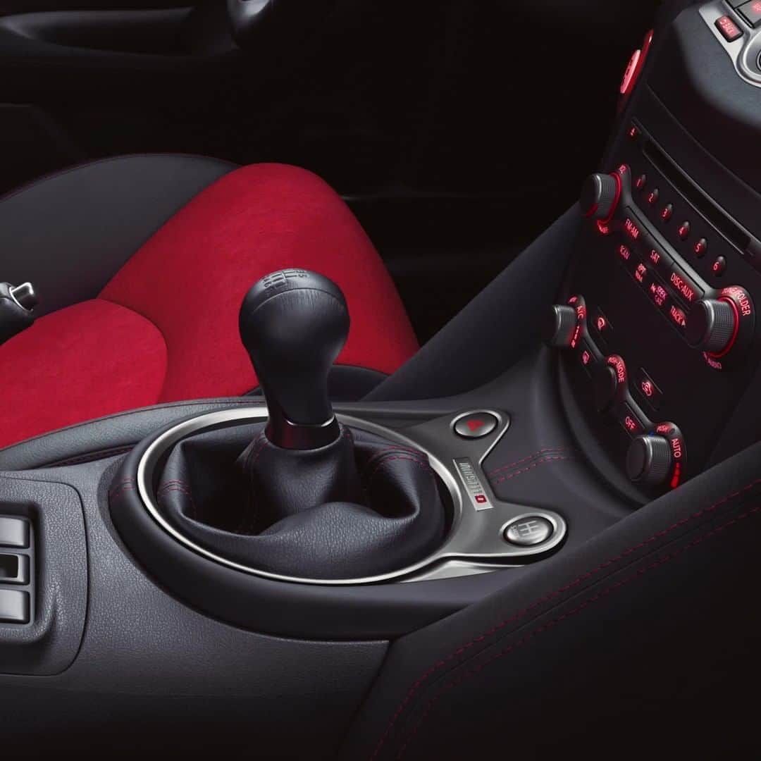 のインスタグラム：「Engage your senses. #Nissan370Z #NISMO」