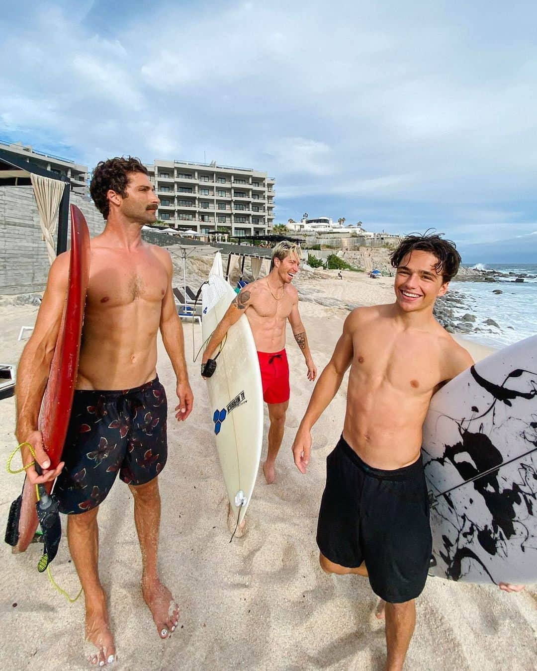 ショーン・ホワイトのインスタグラム：「Tres amigos」