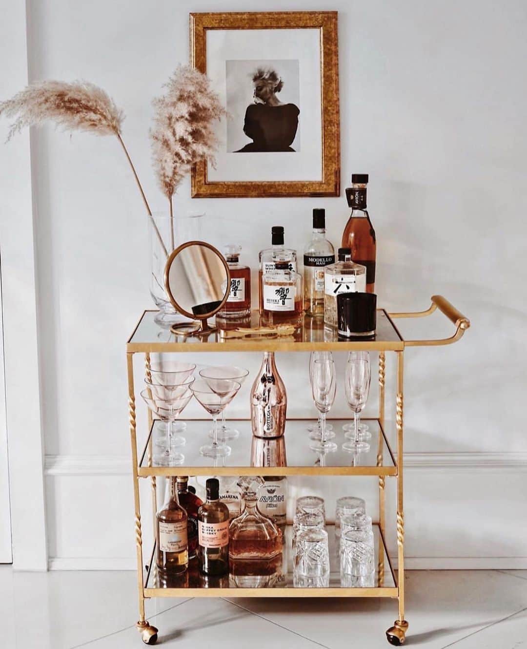 JANICE JOOSTEMAさんのインスタグラム写真 - (JANICE JOOSTEMAInstagram)「Bar cart back at home is confused where I am..」8月22日 4時06分 - janicejoostemaa