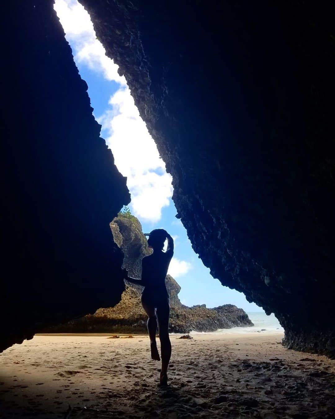 なーみのインスタグラム：「🇹🇰 もっと奥に。。🌊 。 。 #波」