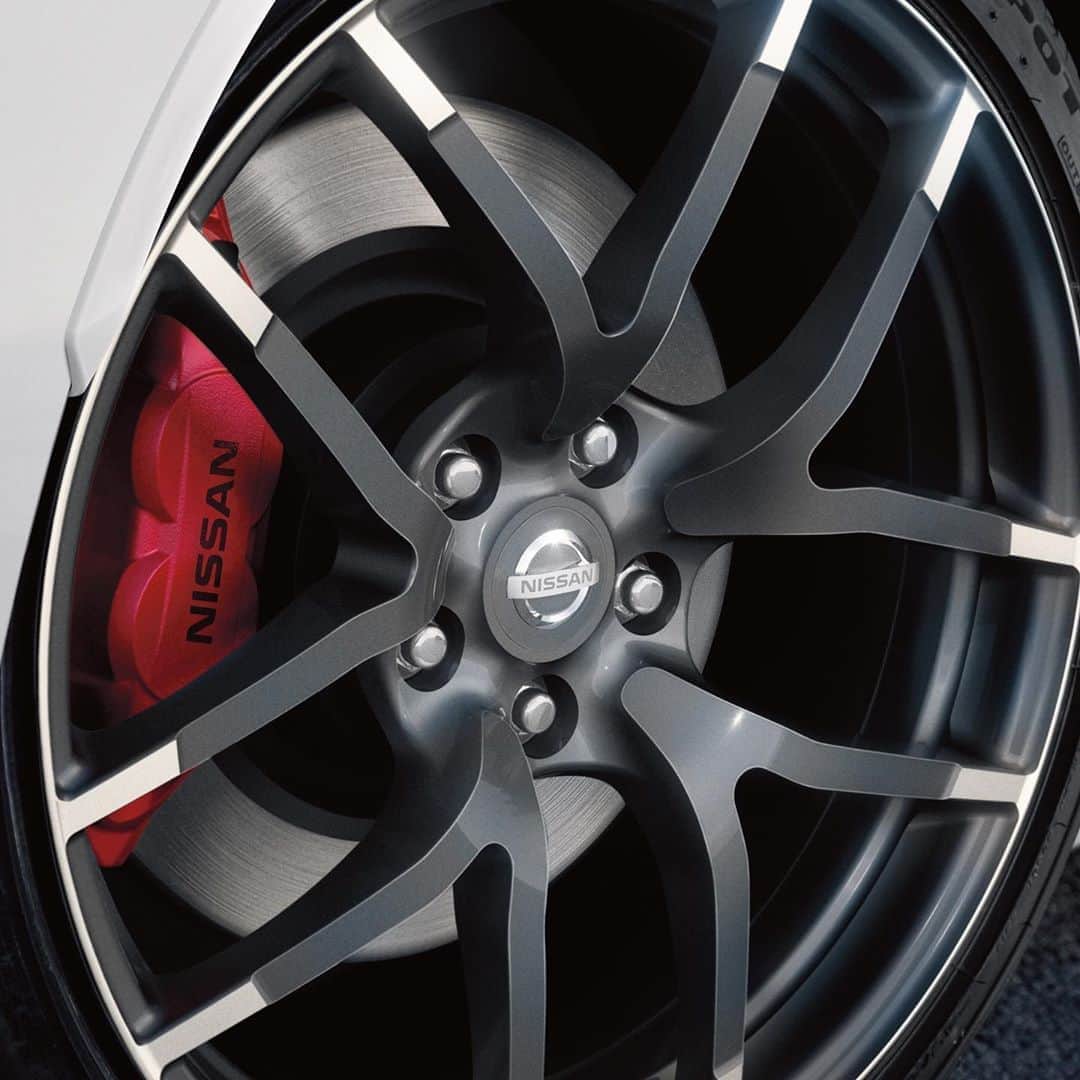 のインスタグラム：「It will bring out the driver in you. #Nissan370Z #NISMO」