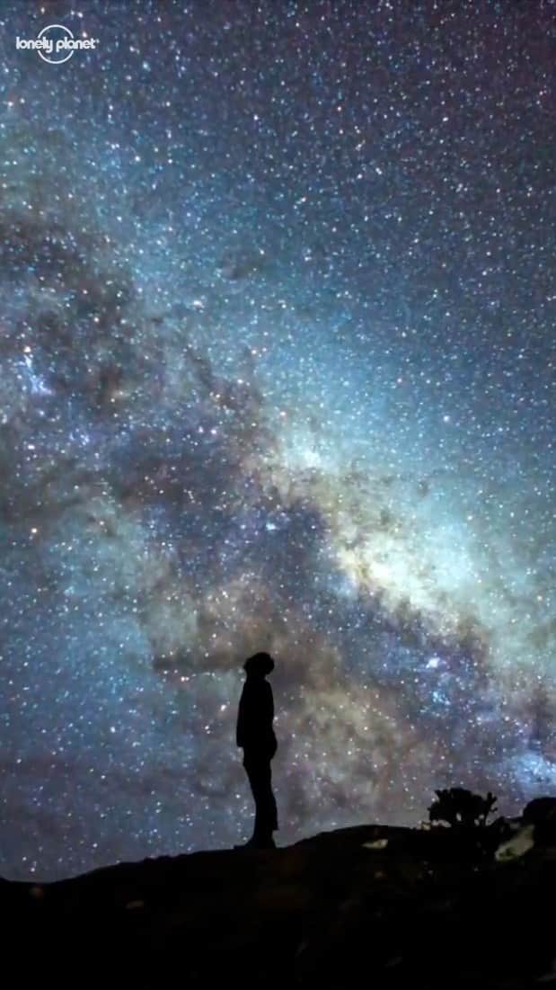 Lonely Planetのインスタグラム：「These incredible destinations across the globe with clear, dark skies may just be the perfect stargazing spots you are looking for.   🔭But... if you are looking for the world’s BEST stargazing spot you’ll have to go here:   https://www.lonelyplanet.com/articles/worlds-best-stargazing-spot  (💡Go click on the link from IGTV)」