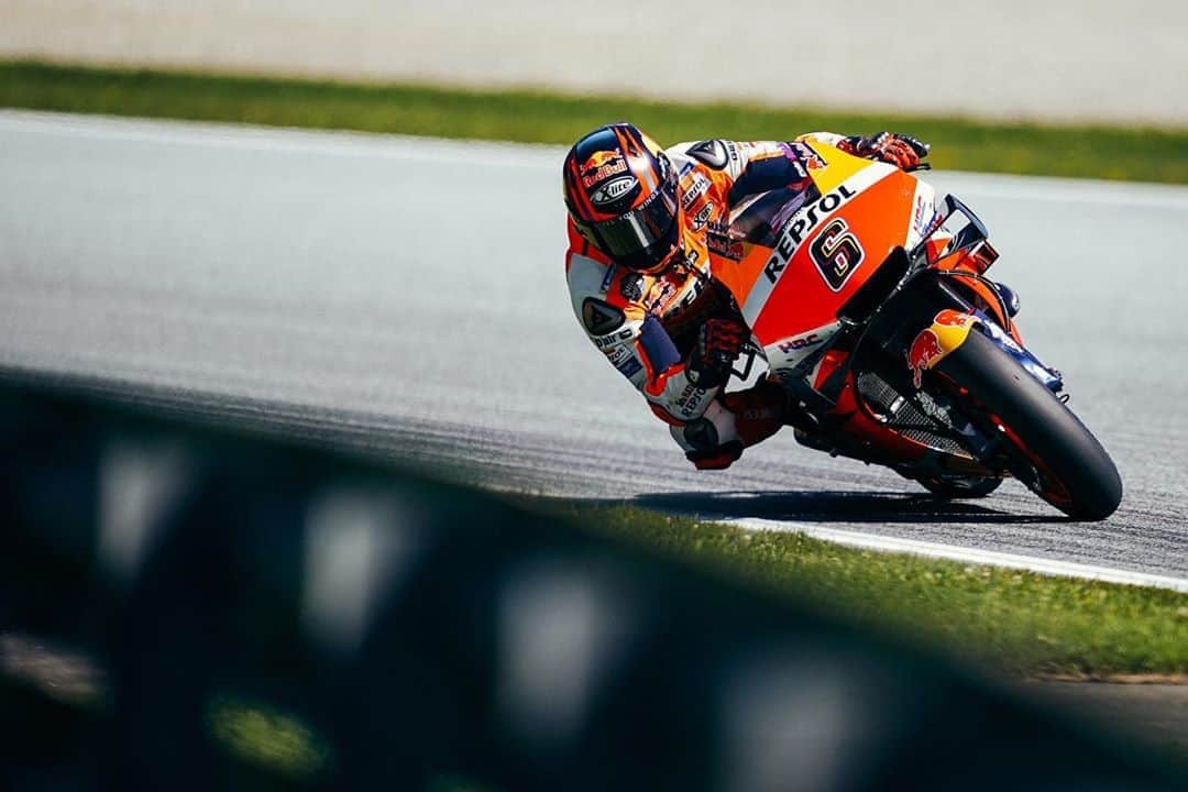 レプソル・ホンダさんのインスタグラム写真 - (レプソル・ホンダInstagram)「Lean into it  ⠀⠀⠀⠀⠀⠀⠀⠀⠀ 🇦🇹 #AustrianGP #MotoGP #AM73 #AlexMarquez #SB6 #StefanBradl #Repsol #Honda #RepsolHonda #HRC #RC213V #ThePowerOfDreams #Racing #Motorcycle #Team #OneHeart #RedBullRing」8月22日 4時19分 - hrc_motogp