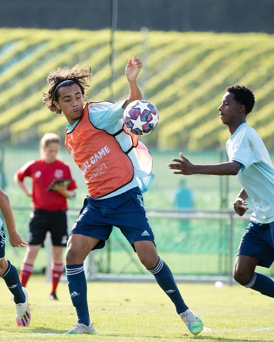 アヤックス・アムステルダムさんのインスタグラム写真 - (アヤックス・アムステルダムInstagram)「Relax time and hard work... 🧘🏼‍♂️💪 We’re ready for the #UYL semis. #ajaben」8月22日 4時32分 - afcajax