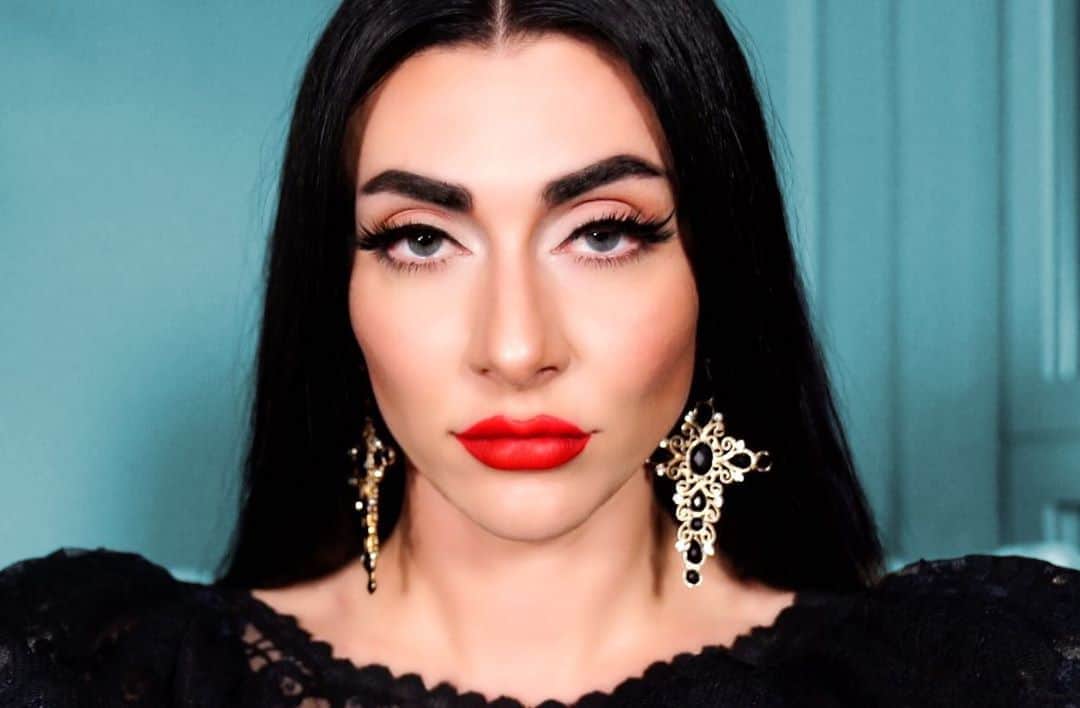 カーミンのインスタグラム：「serving that morticia WAP🕷 link in bioooo」