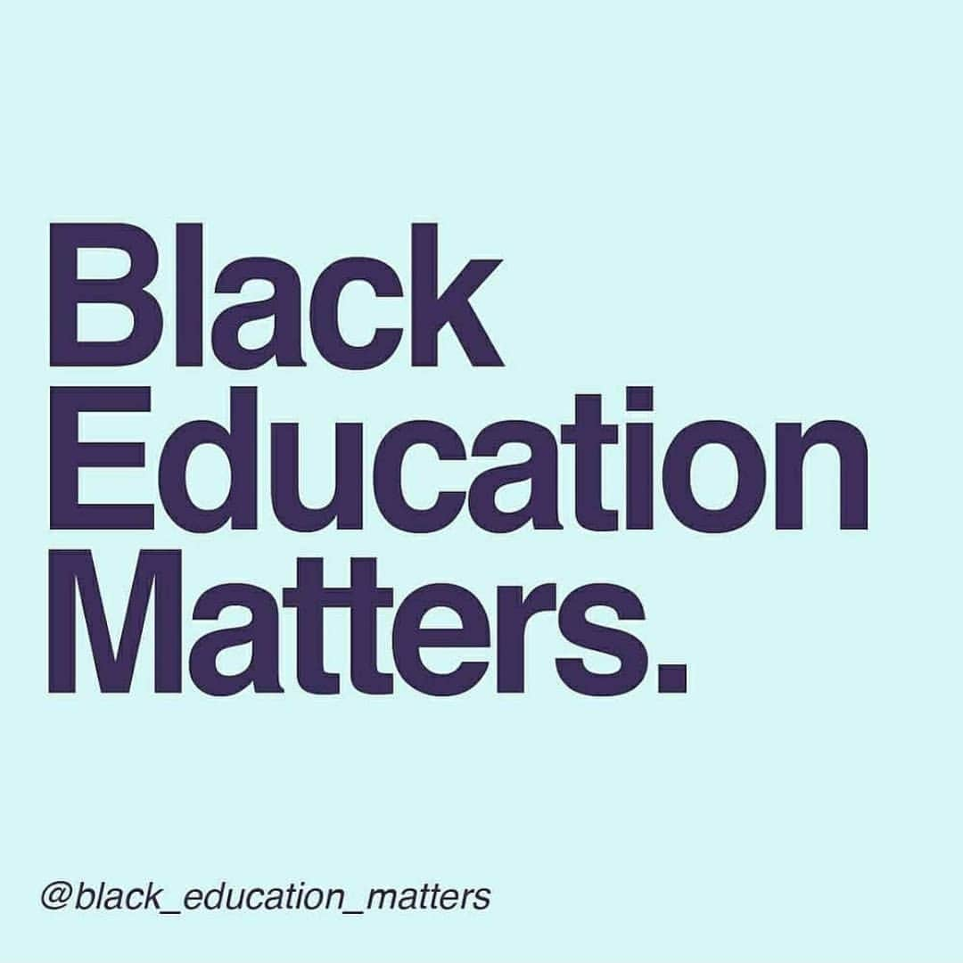 エマ・デュモンさんのインスタグラム写真 - (エマ・デュモンInstagram)「I implore you all to go to these pages and get informed. This pandemic is creating a larger gap in education for underprivileged or underrepresented students. This alone is a pandemic. These students are going to be behind in school now that everything has gone virtual. They do not deserve this disadvantage. This is not their fault. It is ours. So if you are thinking about not voting or voting for someone other than your chosen nominee. If you are thinking masks don't matter or that you would rather be partying with friends. THINK AGAIN. We can fight this. We can pull ourselves up by our bootstraps and mend this country. And I say this knowing it is a cliché but Think Of The Children.」8月22日 4時46分 - emmadumont