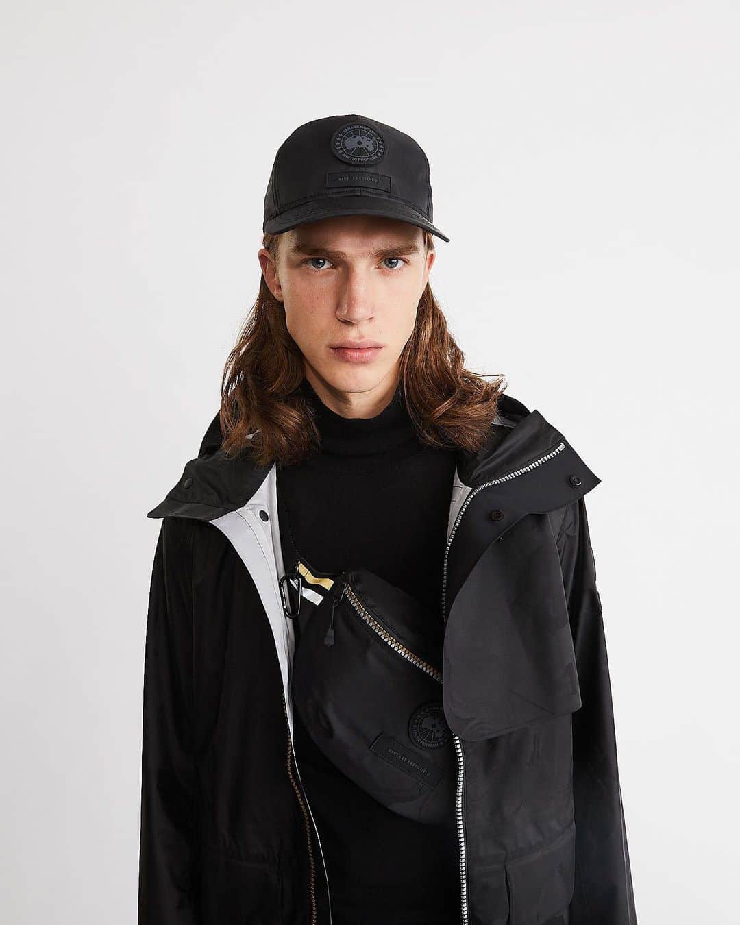 ウォントのインスタグラム：「Modular designs that function as a system. Named after the four points of the compass, these essential forms work together to navigate changing weather conditions. Discover the collection now (link in bio)  #wantlesessentiels #canadagoose」