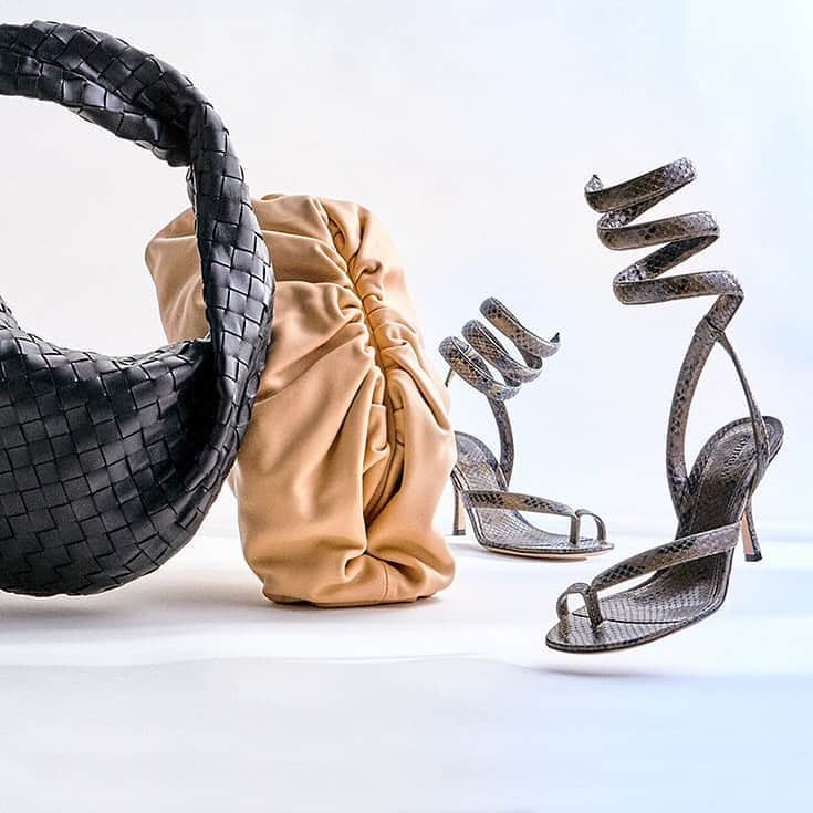 GILTのインスタグラム：「Your closet is in for a treat. Tap to shop #BottegaVeneta.」