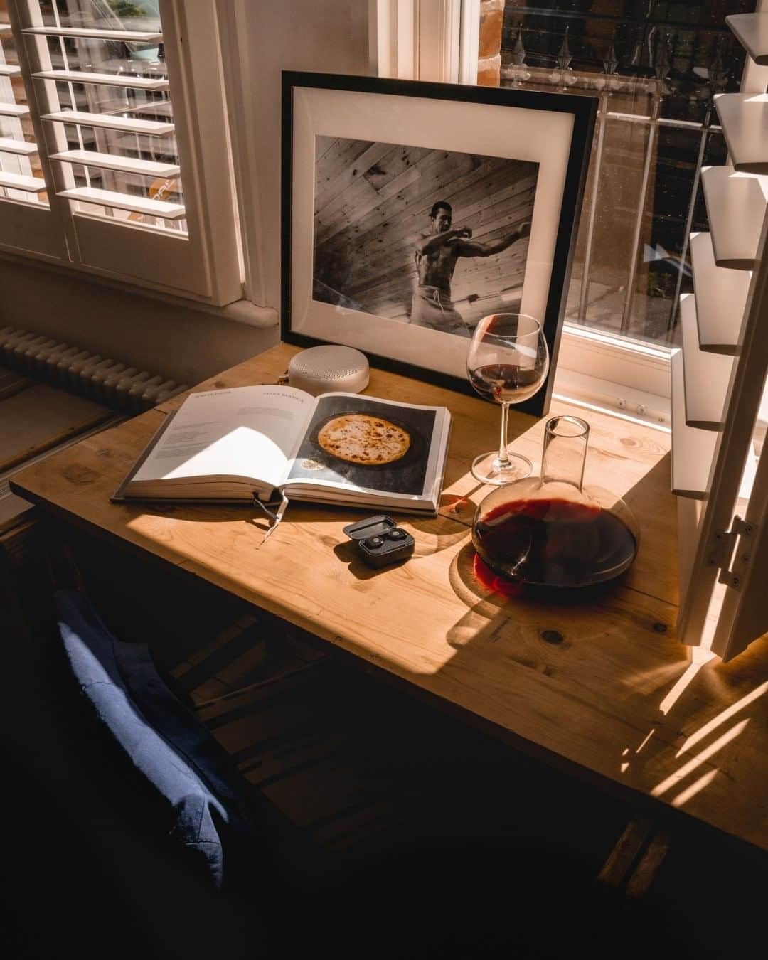 MR PORTERのインスタグラム：「Anyone else use their evenings to search through their favourite cookbooks? Or is that just us? If you are partial to a session in the kitchen, let us know what's on the menu tonight. #MRPORTERathome」