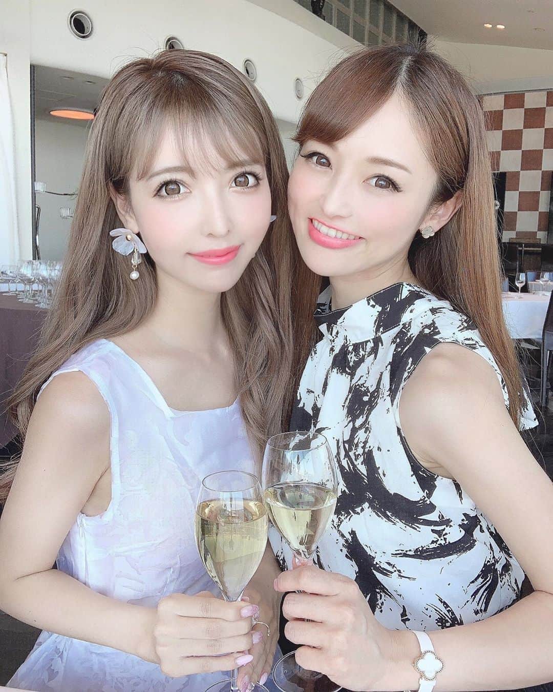 のインスタグラム：「大好きな親友ちゃんが 東京へ来てたから ランチしてきたよん🥺💓 . 地元からのお友達で 友達歴もう10年とか早っ🤣🙌 ランチしながら 色んな事話せて楽しかった💕 よったん大好き〜 . #ランチ#竹芝ランチ#lunch#親友ちゃん#楽しかった#happy#ツキシュールラメール #ランチタイム #女子会#女子会コーデ #竹芝駅」