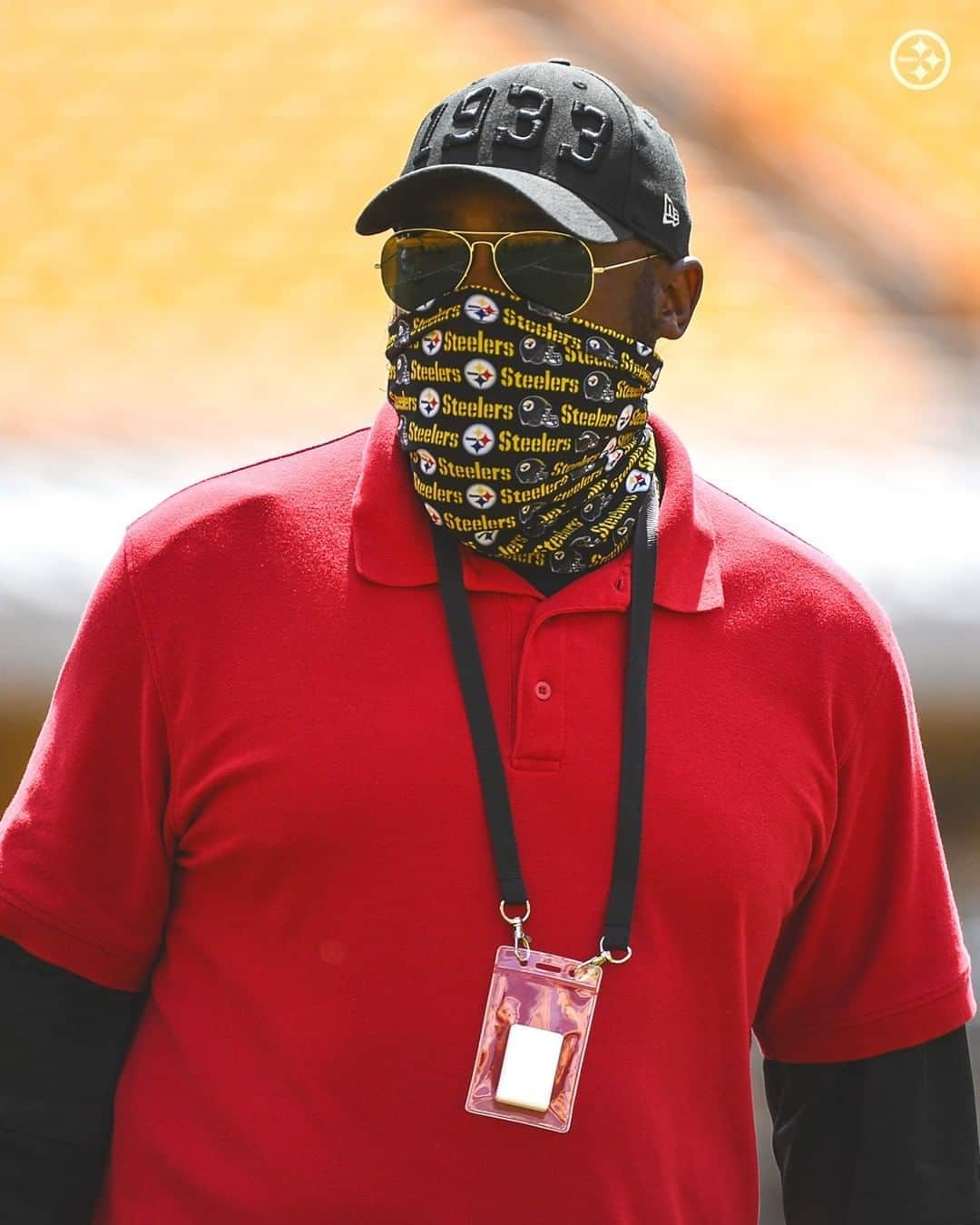 ピッツバーグ・スティーラーズさんのインスタグラム写真 - (ピッツバーグ・スティーラーズInstagram)「At Friday's practice, Coach Tomlin wore the red polo shirt worn by the cleaning crew at @heinzfield to thank & honor them for all they've done to keep the team safe at #SteelersCamp」8月22日 5時17分 - steelers