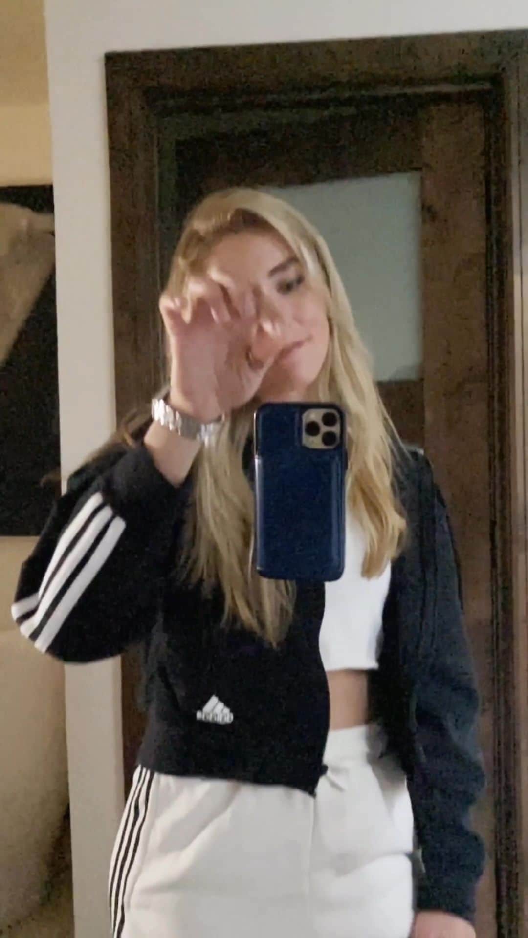 ミカエラ・シフリンのインスタグラム：「READY. 💪⛷  @adidas #ReadyForSport #createdwithadidas」