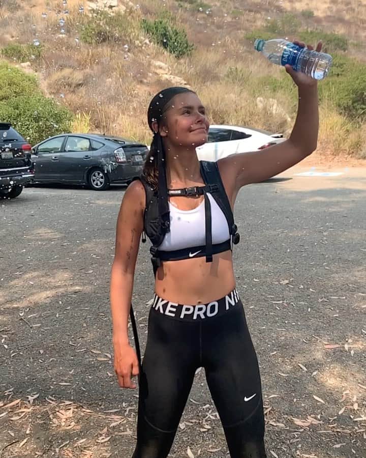 ジャッキー・リーのインスタグラム：「Packin heat🤧 @here_we_run」