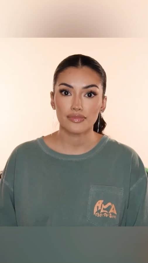 ゼリカ・シルバーのインスタグラム：「So you want to go to college but not sure where to start? I’m making a new series on YouTube about my journey from community college to —> UCLA. So many of you have DM’ed me asking for tips on how to go to school for free, how to transfer to #UCLA, and general advice. I’m making these videos for you! I just uploaded the first video. I will be dropping a new video every Friday on my YouTube channel. Make sure you subscribe & hit the 🔔.  📺: YouTube.com/zuleykasilverTV  This is my way of giving back. I wish I had someone to help me along the way. I learned so much & made a lot of mistakes. I’m here to share those mistakes so that you don’t make them too. Share this video with anyone interested in going back to school or someone who is already in school but needs guidance. Let me be your mentor.  #highereducation #uclatransfer #collegetips」
