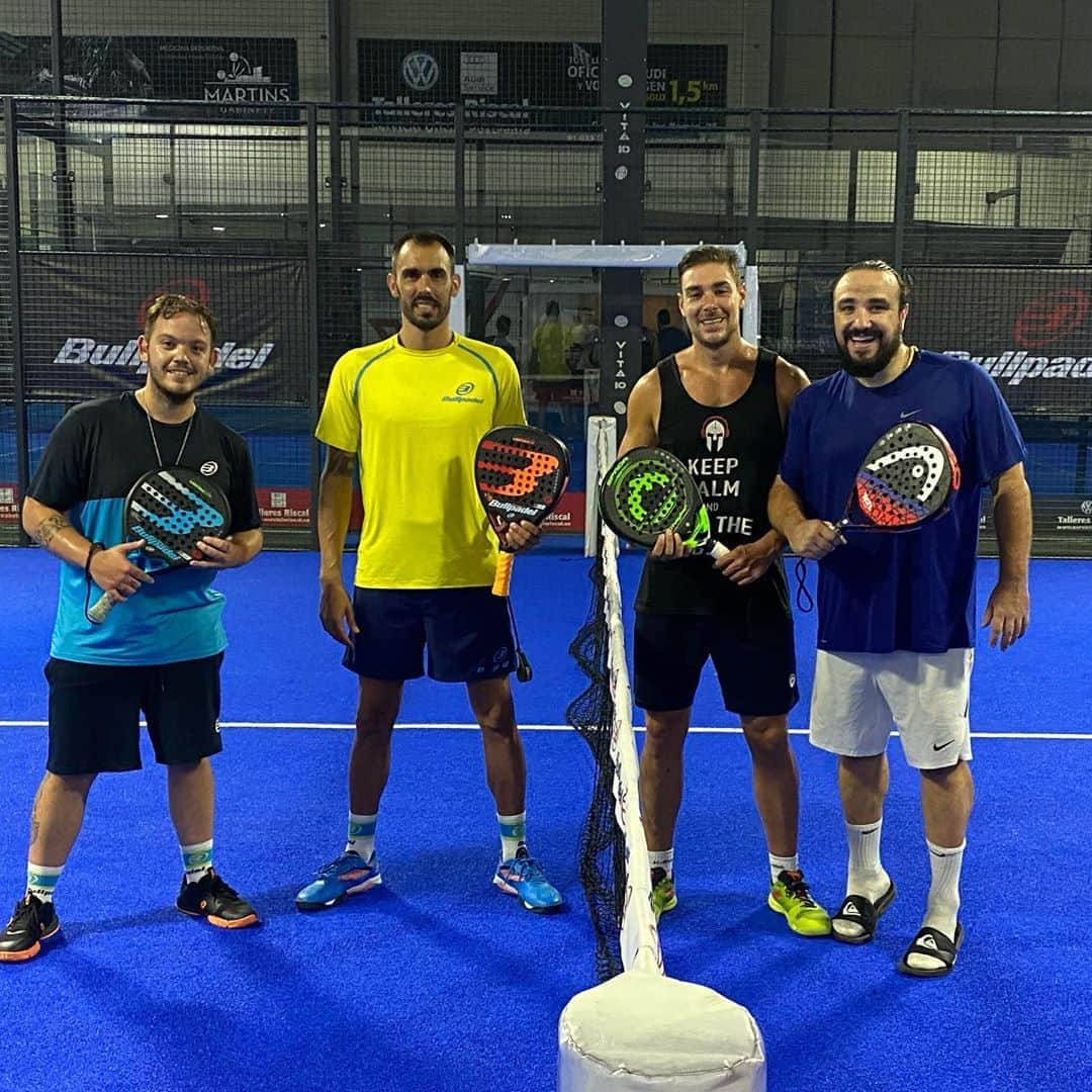 ジョルディ・コディーナのインスタグラム：「Para acabar el día... @frankymartinm @jacoboog @mickydrummer1992」
