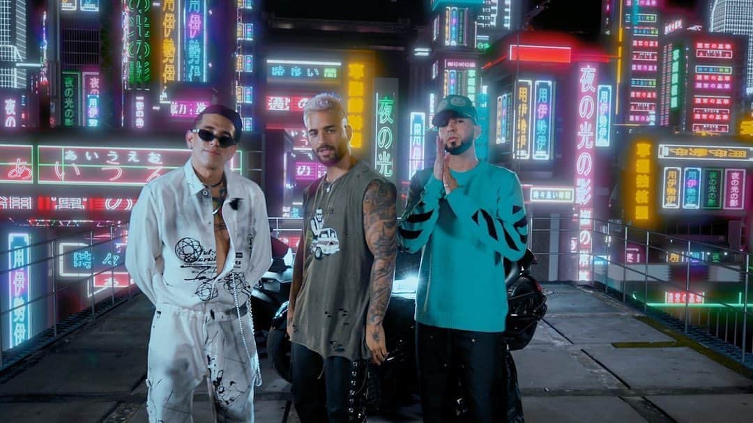 Vevoさんのインスタグラム写真 - (VevoInstagram)「@maluma has a night out on the town with his boys @lennytavarez and @jquiles in "Parce." 🔥 Watch the crew take Tokyo, and listen to Maluma's new album, 'PAPI JUANCHO,' with our playlist.  ⠀⠀⠀⠀⠀⠀⠀⠀⠀ ▶️[Link in bio] #Maluma #JQuiles #LennyTavarez #Parce #papijuancho💋」8月22日 6時03分 - vevo