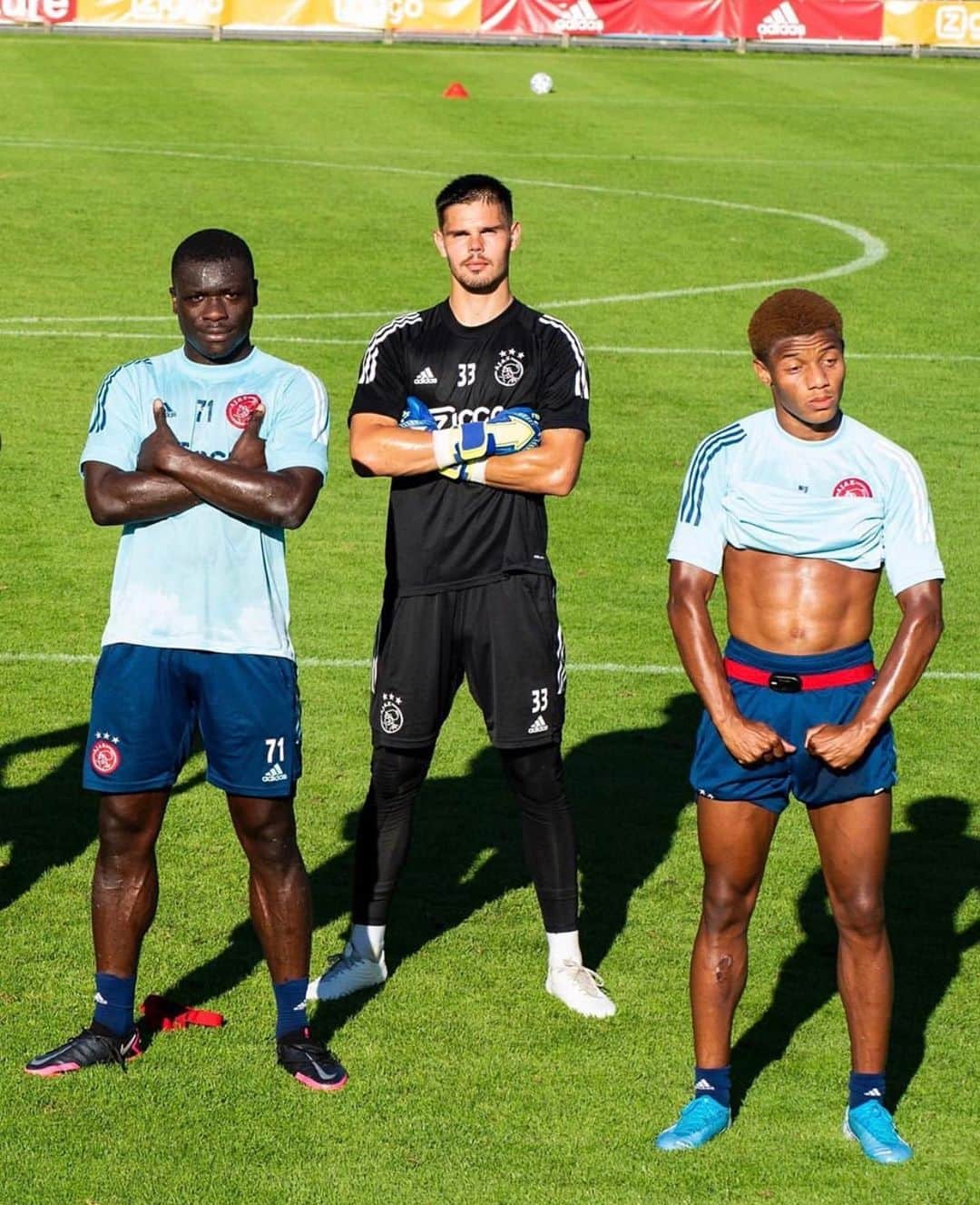 ダヴィド・ネレス・カンポスのインスタグラム：「The beast Neres and @brianbrobbeyy」