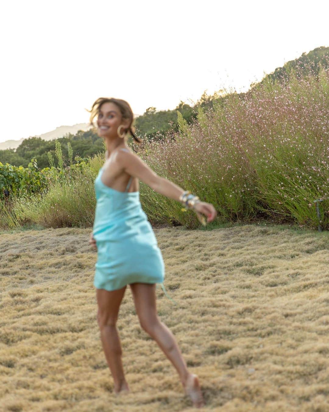 ダニジョーのインスタグラム：「Running into the weekend 🍃」