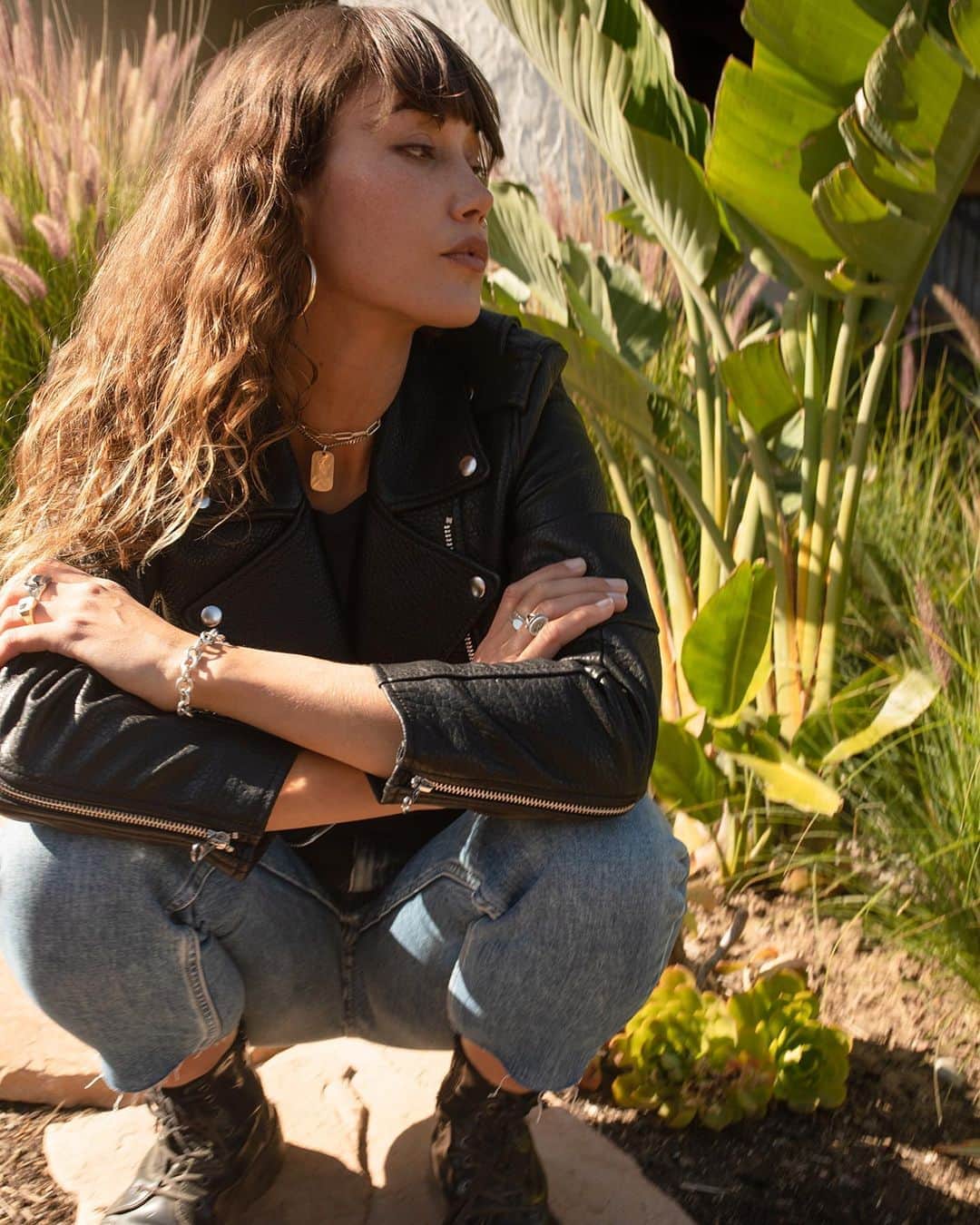 カレントエリオットのインスタグラム：「the shaina has us looking to leather weather」