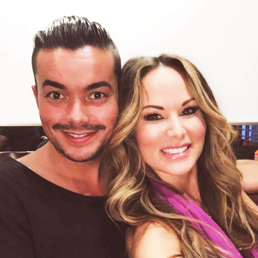 のインスタグラム：「Can’t let today go by without wishing my fabulous sis @tiffanyhendra a Happy Birthday!!! So many great conversations, endless laughs, many words of wisdom and of course good times...this sushi date still makes me smile! ✨❤️🍣🍱✨」
