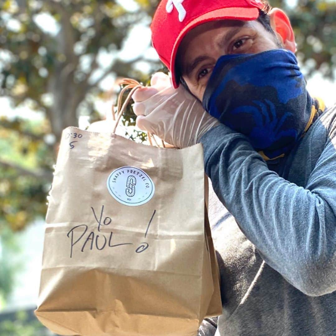 ポール・アデルスタインさんのインスタグラム写真 - (ポール・アデルスタインInstagram)「What a f’ing treat. Philly pretzels by @shappyshaps @shappypretzel  Almost as good as Wrigley Field.」8月22日 6時41分 - pauladelstein