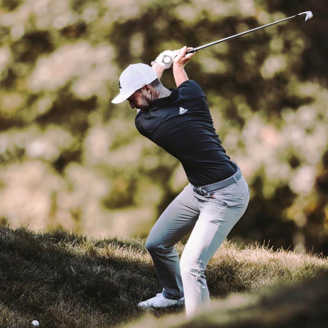 ダニエル・バーガーのインスタグラム：「Time to take it low this weekend @thentgolf #straitvibin」