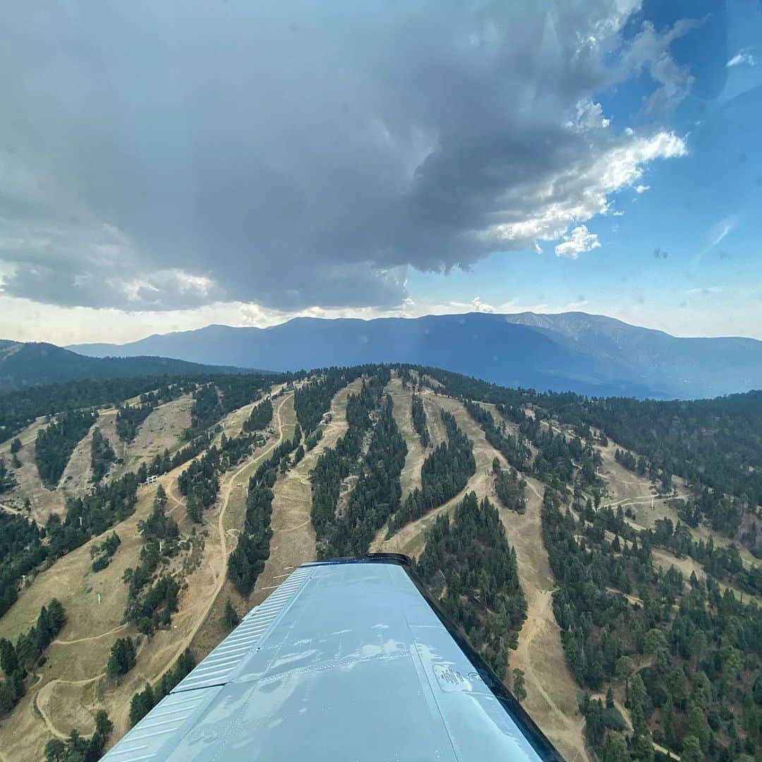 タナー・フォウストさんのインスタグラム写真 - (タナー・フォウストInstagram)「Who’s hoping the slopes open this season!? 🙏🤟 #shredthegnar @textronaviation #f33a」8月22日 7時41分 - tannerfoust