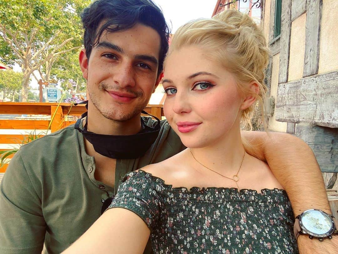 サミー・ハンラティのインスタグラム：「Celebrating 4 months of absolute joy! I still can’t believe that in the midst of all the chaos and difficulties I have been able to also have some of the most wonderful times of my life. That’s thanks to you my sweets❤️ @ccdeanda」