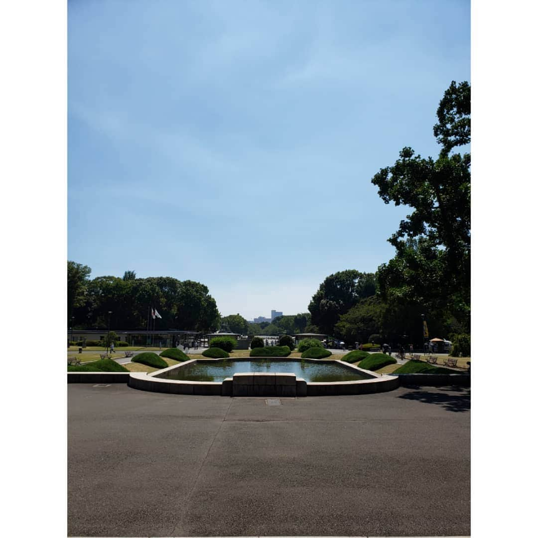 高良ひとみさんのインスタグラム写真 - (高良ひとみInstagram)「♡ . . .  I'm very happy!This place is so peaceful.  #東京国立博物館 #お散歩 #青空 #庭園 #高良ひとみ #ho #2020 #august」8月22日 7時49分 - hitomi__takara